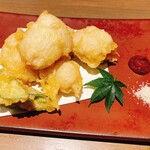 地下だけど入ったら雰囲気が良くて料理人がしっかり食事を作ってお酒もたくさんあって楽しいお店。ごんべえ - 