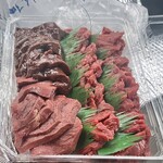 木稲畜産精肉店 - 馬肉盛り合わせ（レバー、ハツ、やわらかめ、かため）