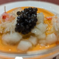 Osteria Falco - 紅ズワイガニと洋梨のサラダ仕立てキャビア乗せ！パプリカのピューレ。もっと食べたかったくらい美味しかったなぁ