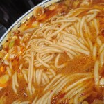 RED HOT NOODLES 赤寅 - 麺のアップ