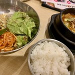 赤坂韓国料理・焼肉 兄夫食堂 - お得な、牛肉スンドゥブチゲセット