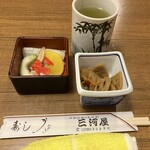 Mikawaya - お新香と、蓮根ピリ辛炒め