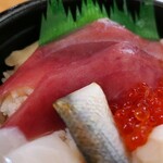 魚丼 - 