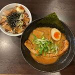 ラーメン いっとうや - かさね醤油880円+ちゃーしゅう丼380円=1260円