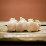 Yakitori Kadan - ◆ササミさび焼き
                        レアながらもむちっとした食感に響くクリアなあぶら。
                        隠しきれないほど、いきなり美味しい！