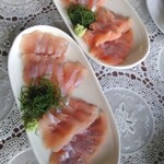 金精川のます池 - マスのお刺身。