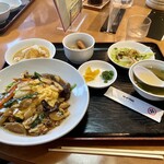 マルナカ中国麺飯食堂 - きのこ丼 水餃子