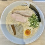 麺 ヒキュウ - 鶏白湯らーめん(880円、真上から)