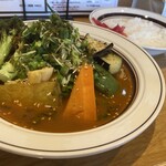 スープカレー店 34 - チキンと季節野菜のカレー（五香薬味、ブロッコリートッピング、辛さ8番）