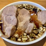 りきどう - 焙煎二色麺つけチャーシュー
            トッピング_ねぎ