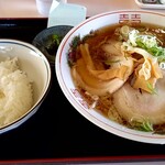 黄金 - チャーシューメン、ライス（小）