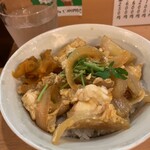 Tsunagi An - 学食のカツ丼みたい。ご飯の上にカツを並べて、鍋で大量生産した玉ねぎの玉子とじをぶっかけたビジュ。はぁ(／. _.＼)。すみません、半分だけ頂きました。