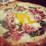 PIZZA SALVATORE CUOMO - 特製ベーコンと半熟卵のピッツァ