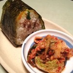 冷麺館 - 冷麺定食(¥900)のビビンバおにぎり＆キムチ