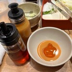 しゃぶせん - ■ごまだれ…ざくろグループのごまだれが一番好き。ラー油とのマッチング最高。