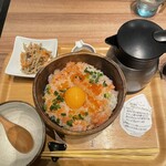 こめらく たっぷり野菜とお茶漬けと。 渋谷ヒカリエ店 - 柚子香る帆立とサーモンたたきごはん