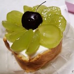 りすのケーキやさん - シャインマスカットのロールケーキ