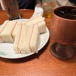 パインツリー - 普通なサンドイッチ、それが良い