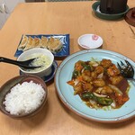 四川料理龍一番 - 餃子、ライスにスープついてきました