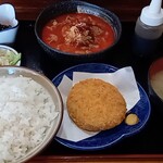 もつ煮の店 まつい - ゴヂラ定食＋メンチ(990円＋150円)