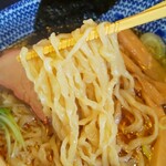 手打中華 麺民 ことぶき家 - 中華そばの多加水平打ち中太縮れ手打ち麺(R5.9.13撮影)