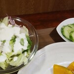 キッチン ブルー グローブ - サラダ、お新香のアップ