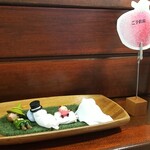 キッチン ブルー グローブ - 睡眠中のムーミンキャラクター