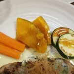 キッチン ブルー グローブ - 備え付け野菜のアップ