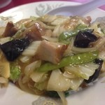 中華定食 あらた - あらた丼650円！
      そのままでもとてもおいしい！途中でからしとちょっとのお酢を足したらウマさ倍増。夢中になって食べちゃいました！