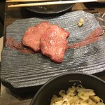 炭火焼ホルモン ぐう - 極タン　美味い！