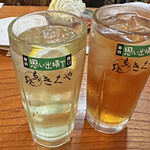 Kikuya - まずはライムサワーと烏龍茶で乾杯！
