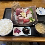 魚康 - おまかせ刺し盛り定食　ご飯大盛り