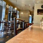 カフェ チャクラ - カウンターからの店内