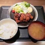 cafe クローバー - からあげ定食　900円
