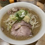 三ん寅 - 味噌ラーメン、もやしトッピング