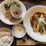 山の上の洋食屋 はなわ - 私は白身魚の餡かけランチ1,500円　ドリンク付き