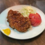 七番地 - ぶ厚いトンカツ