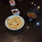 やっちろ - 松茸ご飯と赤出汁と香の物　奈良漬久しぶりに食べました。赤出汁チンチコちんでうまーい