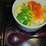 やっちろ - 茶碗蒸しの上にイクラ