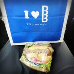 ブラフベーカリー 元町本店 - フムスのベジサンド