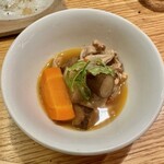 地葉はなれ - 2023.8.  鶏のモツ煮
      