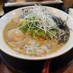 河童ラーメン本舗 - 野菜ラーメン煮玉子入り黒河童