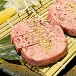 焼肉炎屋 - 厚切り特選タン②