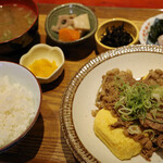 Taishuusakaba Okaniwa - 選べるメインの定食（肉出し巻き）