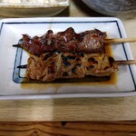 とん八 - シロ 110円(税込) ＋ かしら110円(税込)(2023年9月12日撮影)