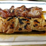 とん八 - シロ 110円(税込) ＋ かしら110円(税込)(2023年9月12日撮影)