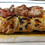 とん八 - シロ 110円(税込) ＋ かしら110円(税込)(2023年9月12日撮影)