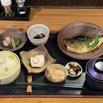 Washoku Yossan - 煮魚定食（煮鯖）コーヒー付 950円+税（税込1045円）