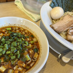 Menya Isshin - 全景　　台湾つけ麺　大盛り　味玉　チャーシュー　海苔追加