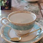 紅茶専門店 Tea Room Wisteria - ティーカップとソーサー